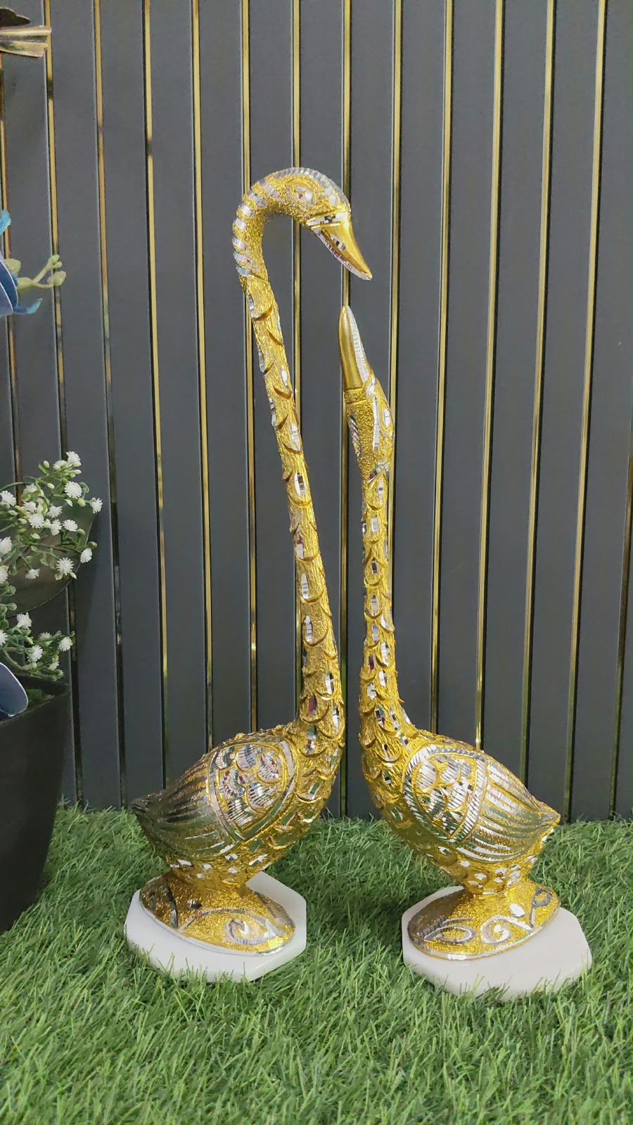 Metal Swan Pair