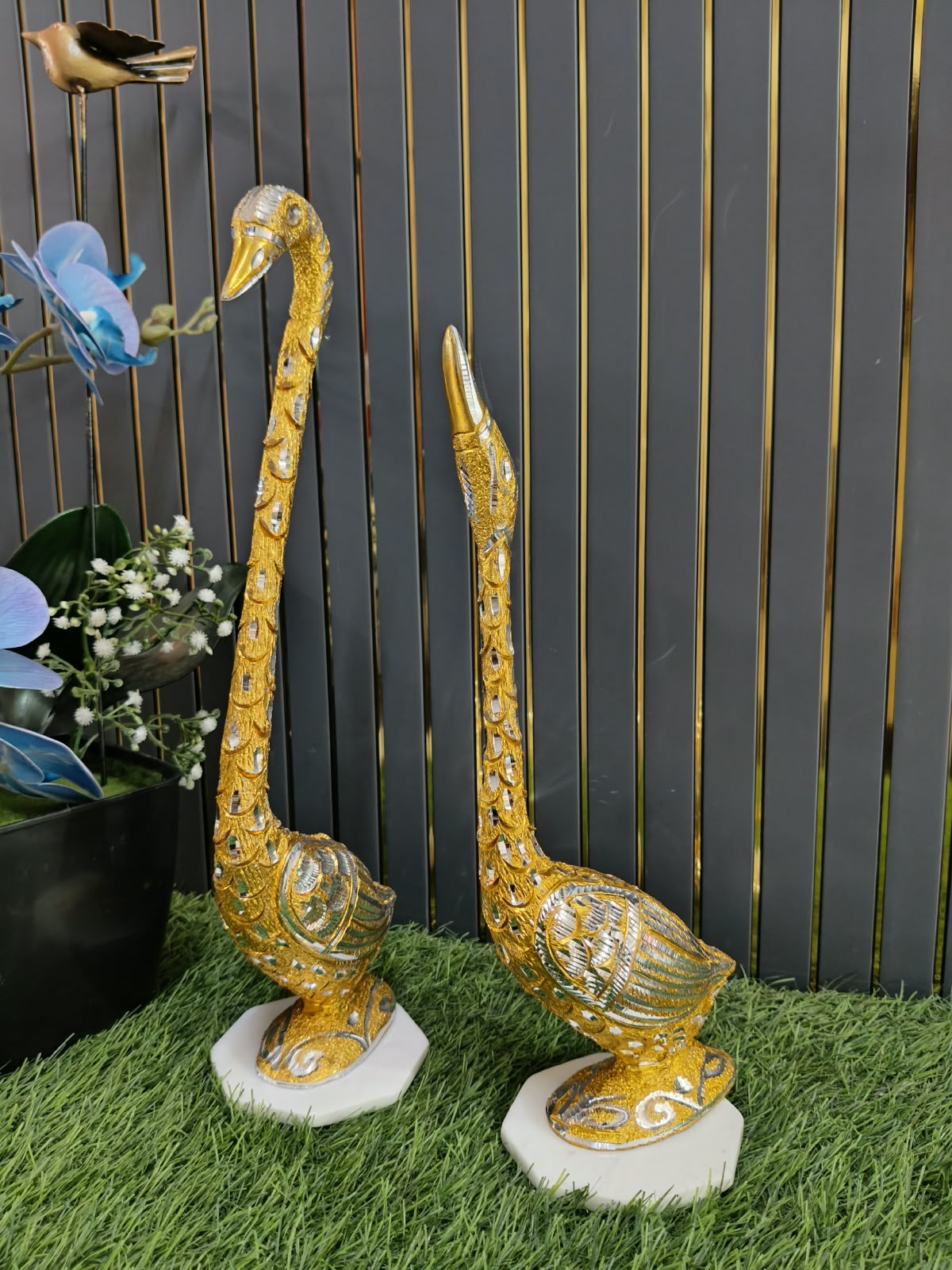 Metal Swan Pair
